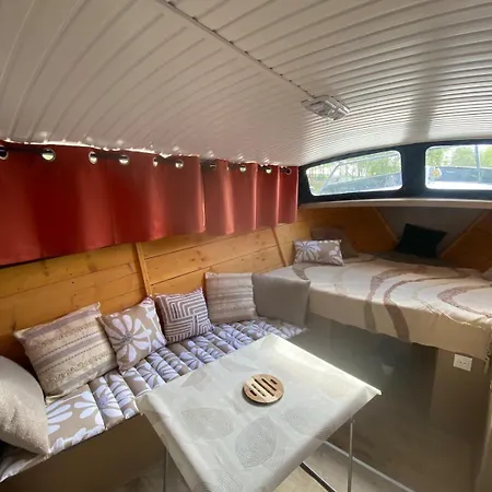 Les Pichies, Bateau Insolite, Le Nathalie Nath Apartment *