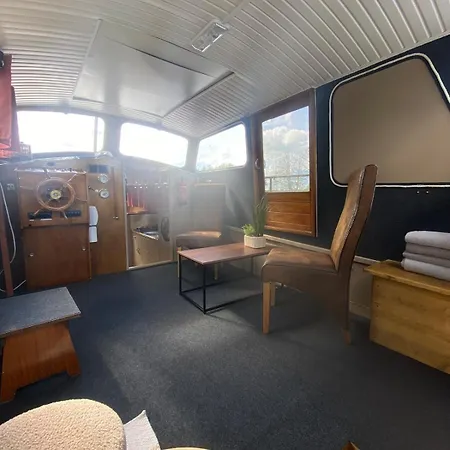 Apartment Les Pichies, Bateau Insolite, Le Nathalie Nath Saint-Leger-sur-Vouzance