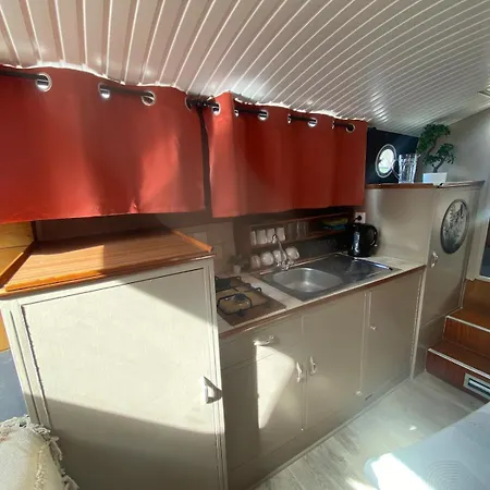 Apartment Les Pichies, Bateau Insolite, Le Nathalie Nath Saint-Leger-sur-Vouzance