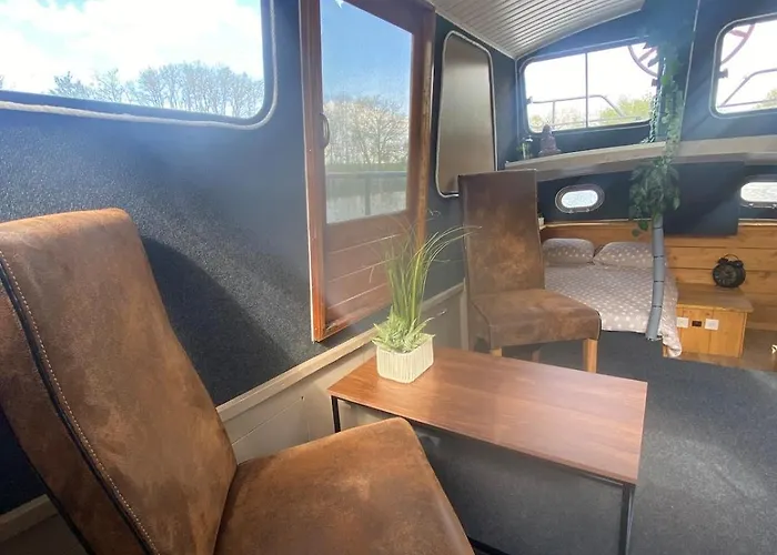 Appartement Les Pichies, Bateau Insolite, Le Nathalie Nath