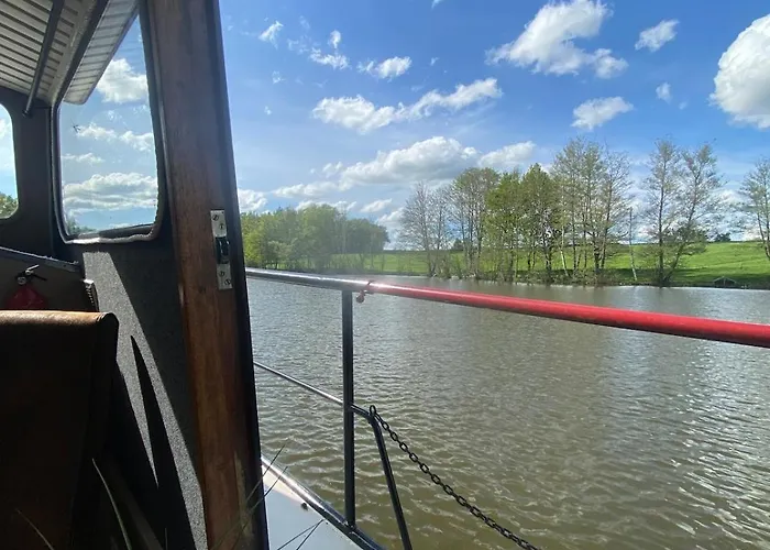 Les Pichies, Bateau Insolite, Le Nathalie Nath Апартаменты Saint-Leger-sur-Vouzance