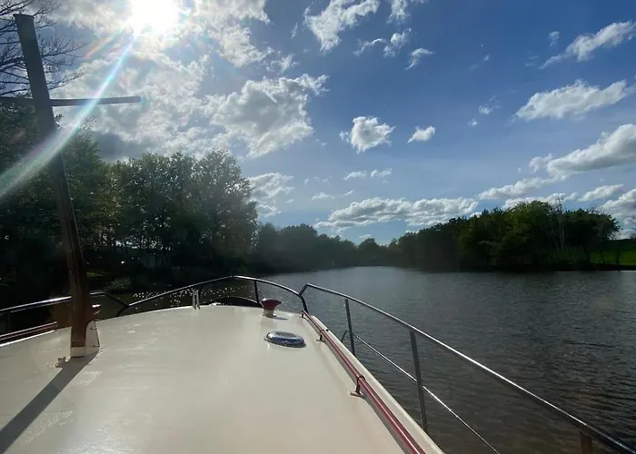 Les Pichies, Bateau Insolite, Le Nathalie Nath