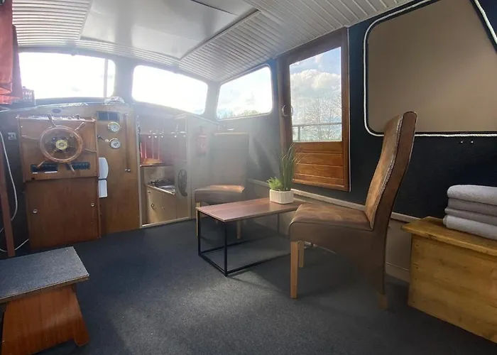 Апартаменты Les Pichies, Bateau Insolite, Le Nathalie Nath Saint-Leger-sur-Vouzance